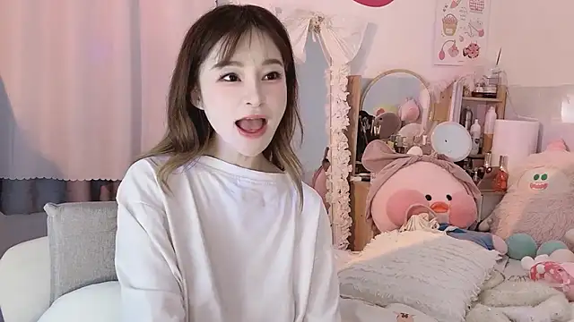 Snapshot of Carly_1 chatting on 26, 12, 2024 Carly 1 online show from 26, 12, 2024