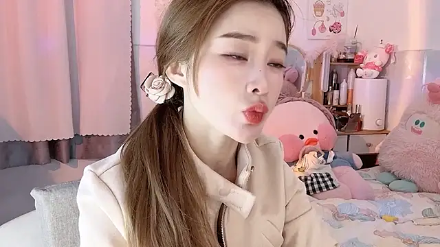 Snapshot of Carly_1 chatting on 28, 12, 2024 Carly 1 online show from 28, 12, 2024