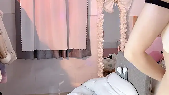 Snapshot of Carly_1 chatting on 28, 12, 2024 Carly 1 online show from 28, 12, 2024