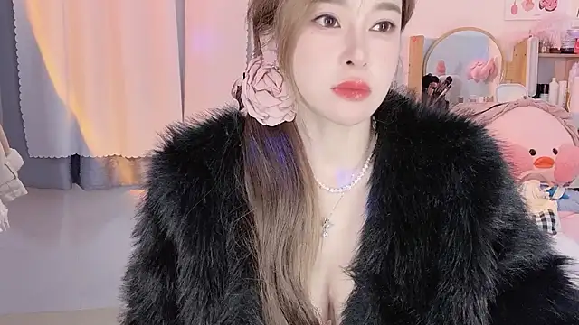 Snapshot of Carly_1 chatting on 8, 1, 2025 Carly 1 online show from 8, 1, 2025