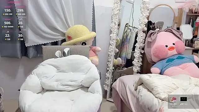 Snapshot of Carly_1 chatting on 6, 3, 2025 Carly 1 online show from 6, 3, 2025