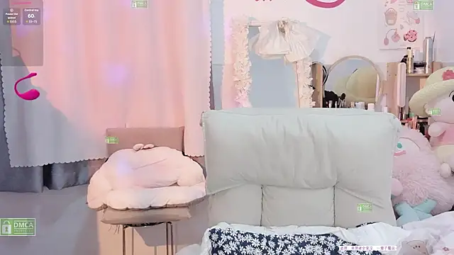 Snapshot of Carly_1 chatting on 15, 10, 2025 Carly 1 online show from 15, 10, 2025