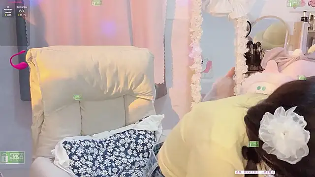 Snapshot of Carly_1 chatting on 19, 10, 2025 Carly 1 online show from 19, 10, 2025