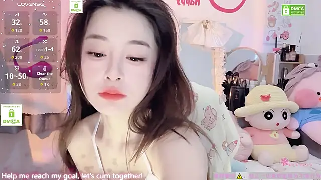 Snapshot of Carly_1 chatting on 19, 11, 2025 Carly 1 online show from 19, 11, 2025