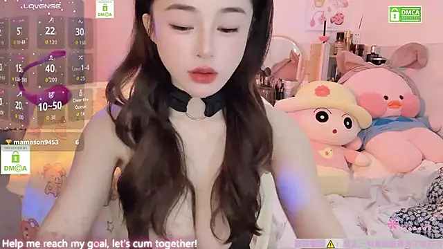 Snapshot of Carly_1 chatting on 23, 11, 2025 Carly 1 online show from 23, 11, 2025