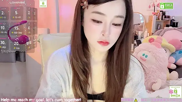 Snapshot of Carly_1 chatting on 28, 11, 2025 Carly 1 online show from 28, 11, 2025