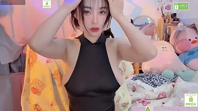 Snapshot of Carly_1 chatting on 14, 12, 2025 Carly 1 online show from 14, 12, 2025