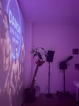 Snapshot of GymBoyVan chatting on 2, 11, 2025 GymBoyVan online show from 2, 11, 2025