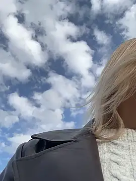 Diamond Bunny  online show from 1, 2, 2026