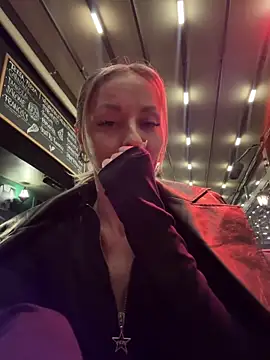 Diamond Bunny  online show from 2, 2, 2026