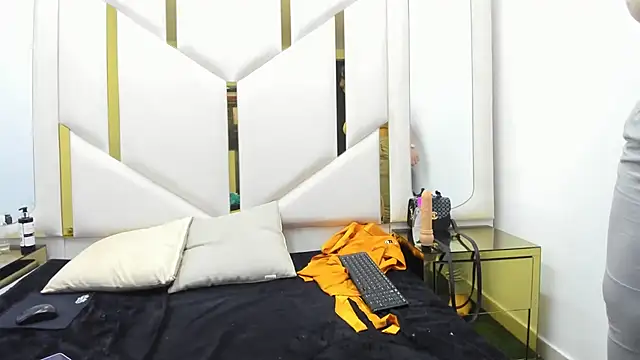 Snapshot of Criistaal_ chatting on 26, 12, 2024 Criistaal  online show from 26, 12, 2024