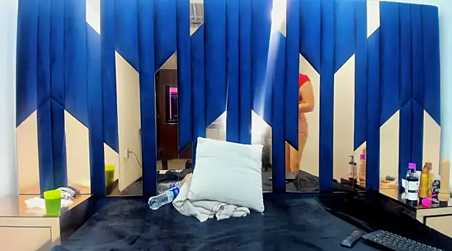 Snapshot of Criistaal_ chatting on 30, 12, 2024 Criistaal  online show from 30, 12, 2024