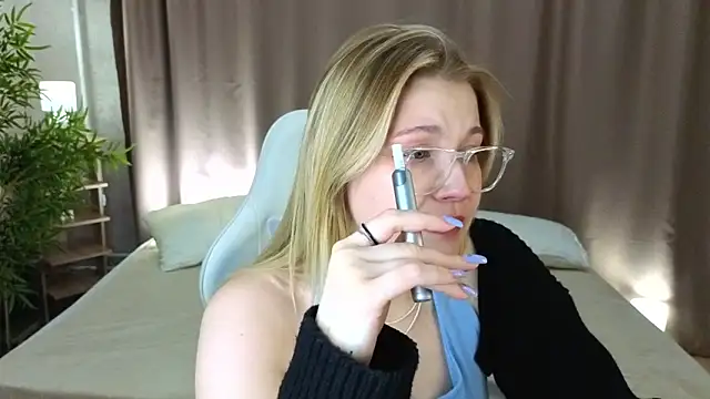 Colleen Blake online show from 18, 4, 2026