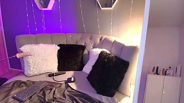 Tiffany sander online show from 29, 1, 2025