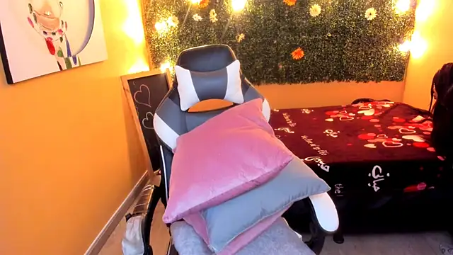 Tiffany sander online show from 5, 2, 2025