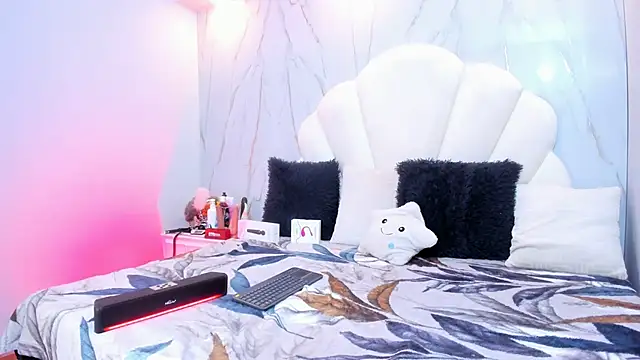 Tiffany sander online show from 11, 3, 2025