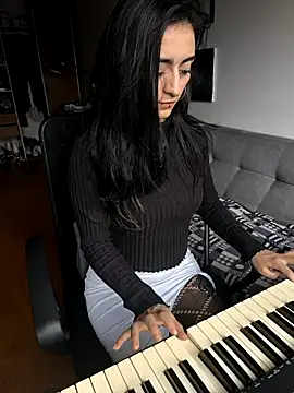 Lila Desiree online show from 13, 11, 2025