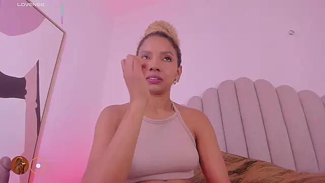 Snapshot of Nikki_Angel_ chatting on 27, 2, 2026 Nikki Angel online show from 27, 2, 2026