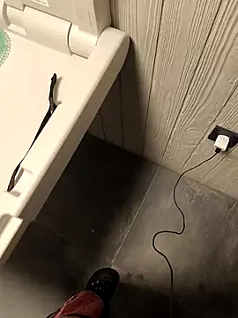 Snapshot of DrownMentallyyy chatting on 8, 1, 2025 DrownMentallyyy online show from 8, 1, 2025