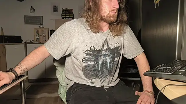 Snapshot of DrownMentallyyy chatting on 9, 10, 2025 DrownMentallyyy online show from 9, 10, 2025