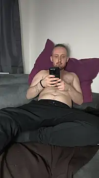 Snapshot of DrownMentallyyy chatting on 16, 4, 2026 DrownMentallyyy online show from 16, 4, 2026