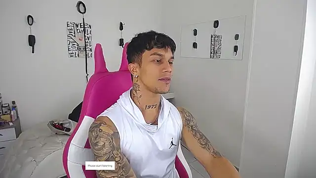 Snapshot of Leonard_Price chatting on 21, 4, 2026 Leonard Price online show from 21, 4, 2026