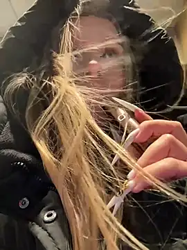 mur girl online show from 5, 1, 2025