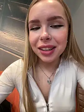 mur girl online show from 26, 2, 2025