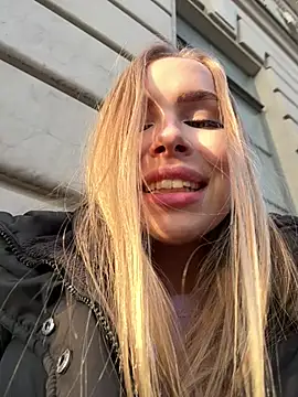 mur girl online show from 1, 3, 2025