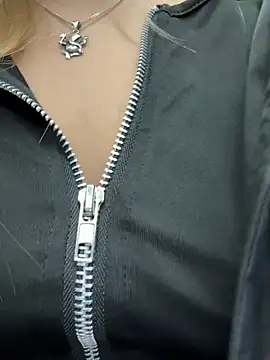 mur girl online show from 1, 3, 2025