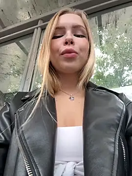 mur girl online show from 19, 9, 2025