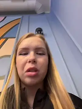 mur girl online show from 5, 10, 2025