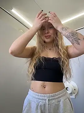 Snapshot of mur_girl chatting on 11, 4, 2026 mur girl online show from 11, 4, 2026