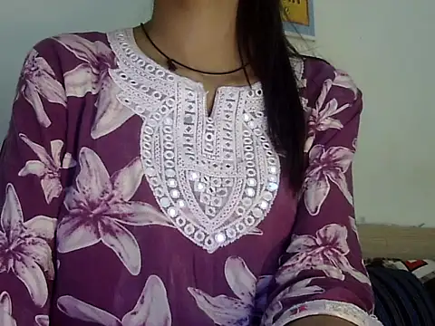 MAAYRA 09 online show from 17, 2, 2026