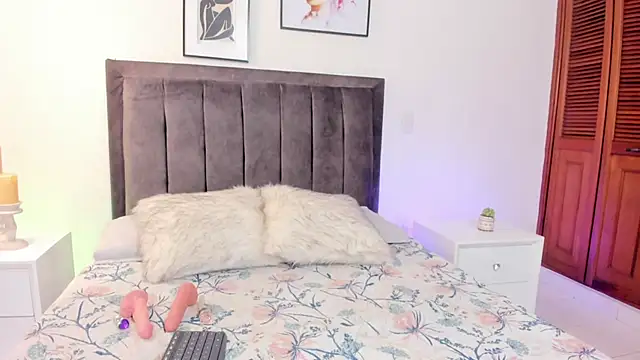 Sophia Clark8 online show from 11, 2, 2025