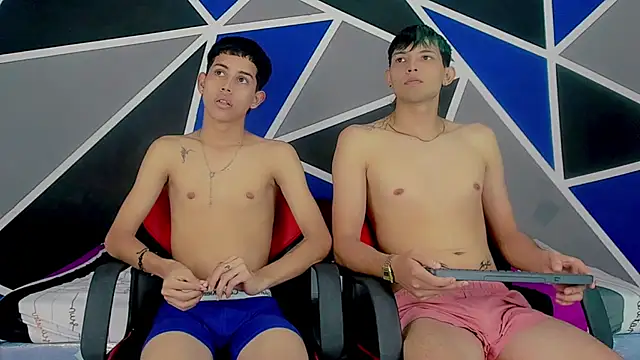 Snapshot of migueyalejo_teens chatting on 25, 1, 2025 migueyalejo teens online show from 25, 1, 2025