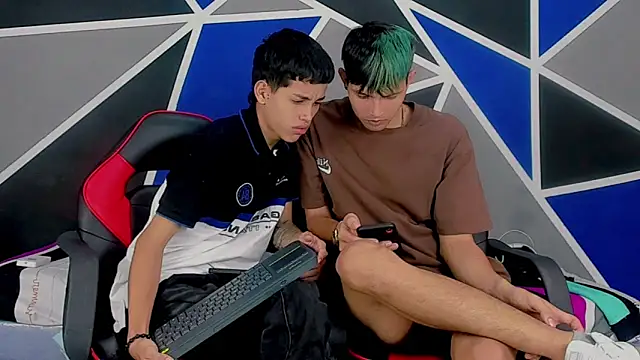 Snapshot of migueyalejo_teens chatting on 28, 1, 2025 migueyalejo teens online show from 28, 1, 2025