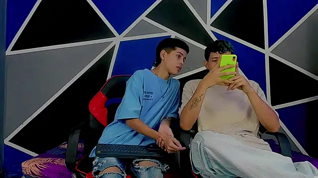 Snapshot of migueyalejo_teens chatting on 22, 3, 2025 migueyalejo teens online show from 22, 3, 2025
