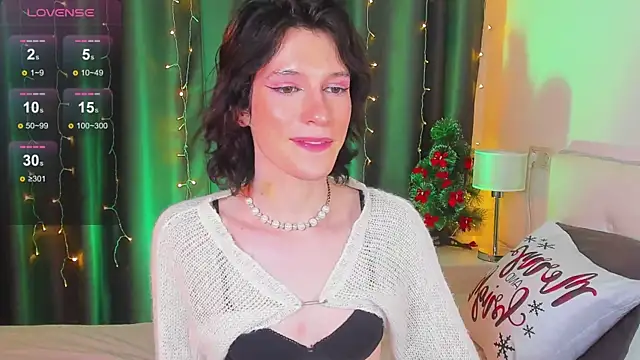 Snapshot of Kolette_Gray chatting on 4, 12, 2024 Kolette Gray online show from 4, 12, 2024