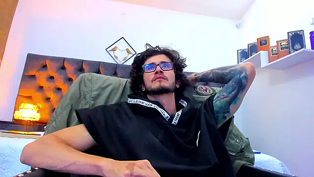 Loggan donnelly online show from 21, 12, 2024