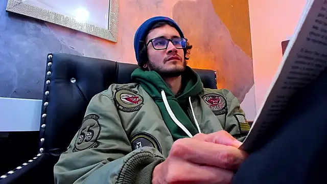 Loggan donnelly online show from 29, 12, 2024