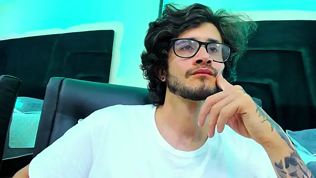 Loggan donnelly online show from 18, 1, 2025