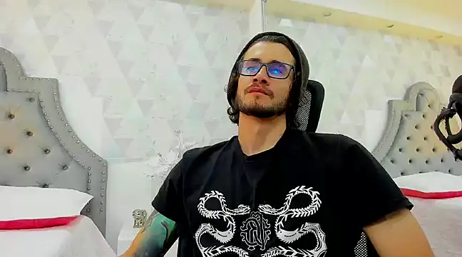 Loggan donnelly online show from 19, 1, 2025