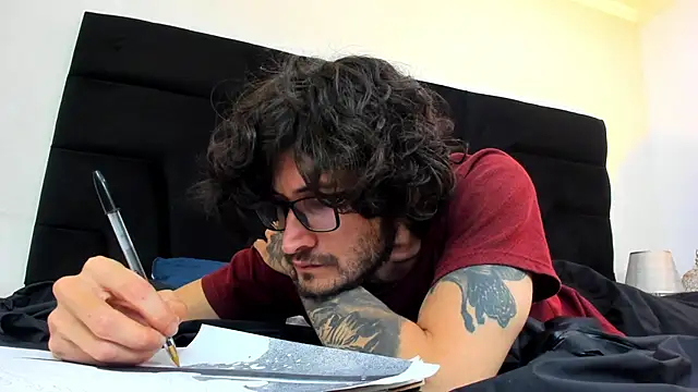 Loggan donnelly online show from 24, 2, 2025