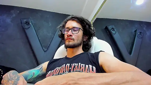 Loggan donnelly online show from 23, 3, 2025