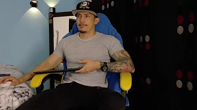 Snapshot of Alex_motta chatting on 8, 3, 2026 Alex motta online show from 8, 3, 2026