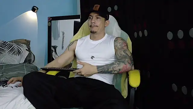 Snapshot of Alex_motta chatting on 13, 4, 2026 Alex motta online show from 13, 4, 2026