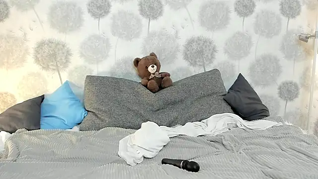 Snapshot of EngelFugler chatting on 13, 1, 2025 EngelFugler online show from 13, 1, 2025