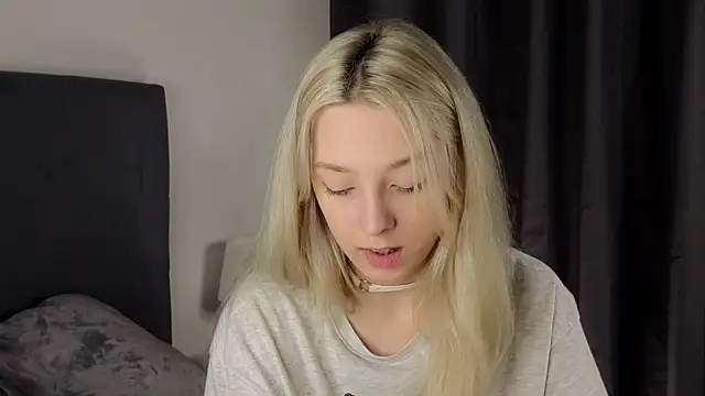 Snapshot of EngelFugler chatting on 9, 9, 2025 EngelFugler online show from 9, 9, 2025