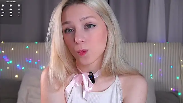 Snapshot of EngelFugler chatting on 14, 12, 2025 EngelFugler online show from 14, 12, 2025